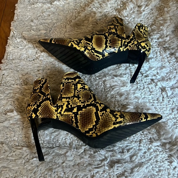 ZARA SKAKESKIN BOOTIES - Picture 1 of 13